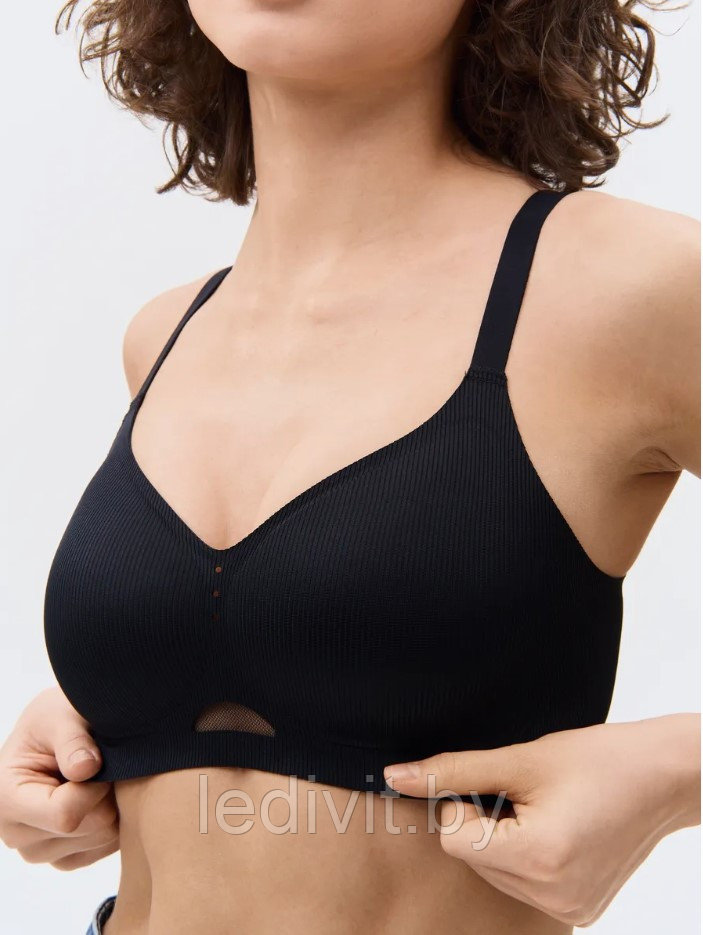 Бесшовный бюстгальтер в рубчик без косточек